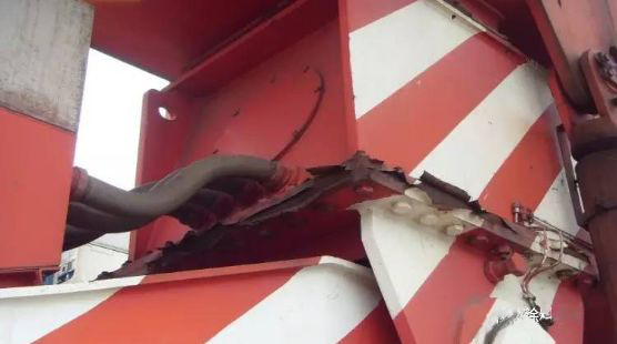 大型港口機(jī)械的維修涂裝